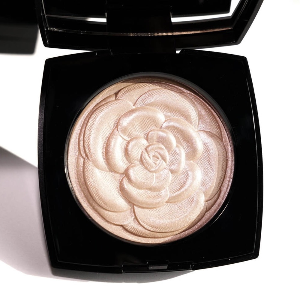 Camellia de Chanel illuminator limited edition
