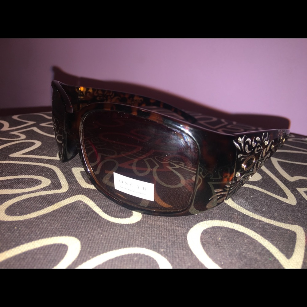 Oscar by Oscar De La Renta sunglasses