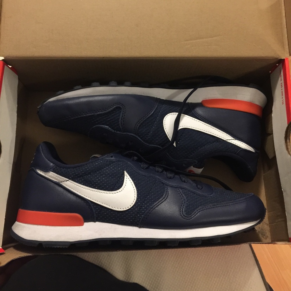 Nike internationalist navy wht orange