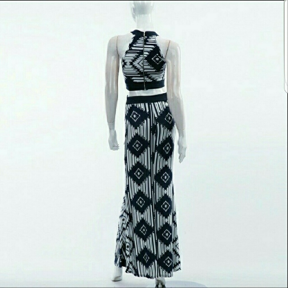 ๐NAVY/WHITE AZTEC CUT-OUT MAXI DRESS - Picture 6 of 6