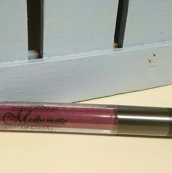 Rosewine Long Lasting matte lipgloss - Picture 2 of 4