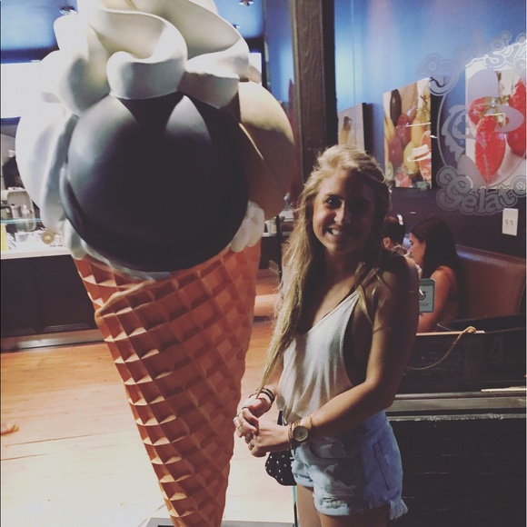 Meet your Posher, Brianna! - Picture 7 of 8