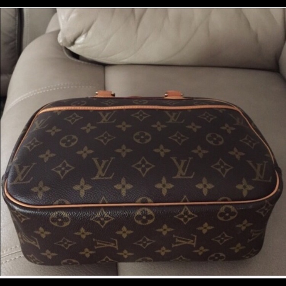 ππ Authentic LV trouvile ππ - Picture 2 of 4
