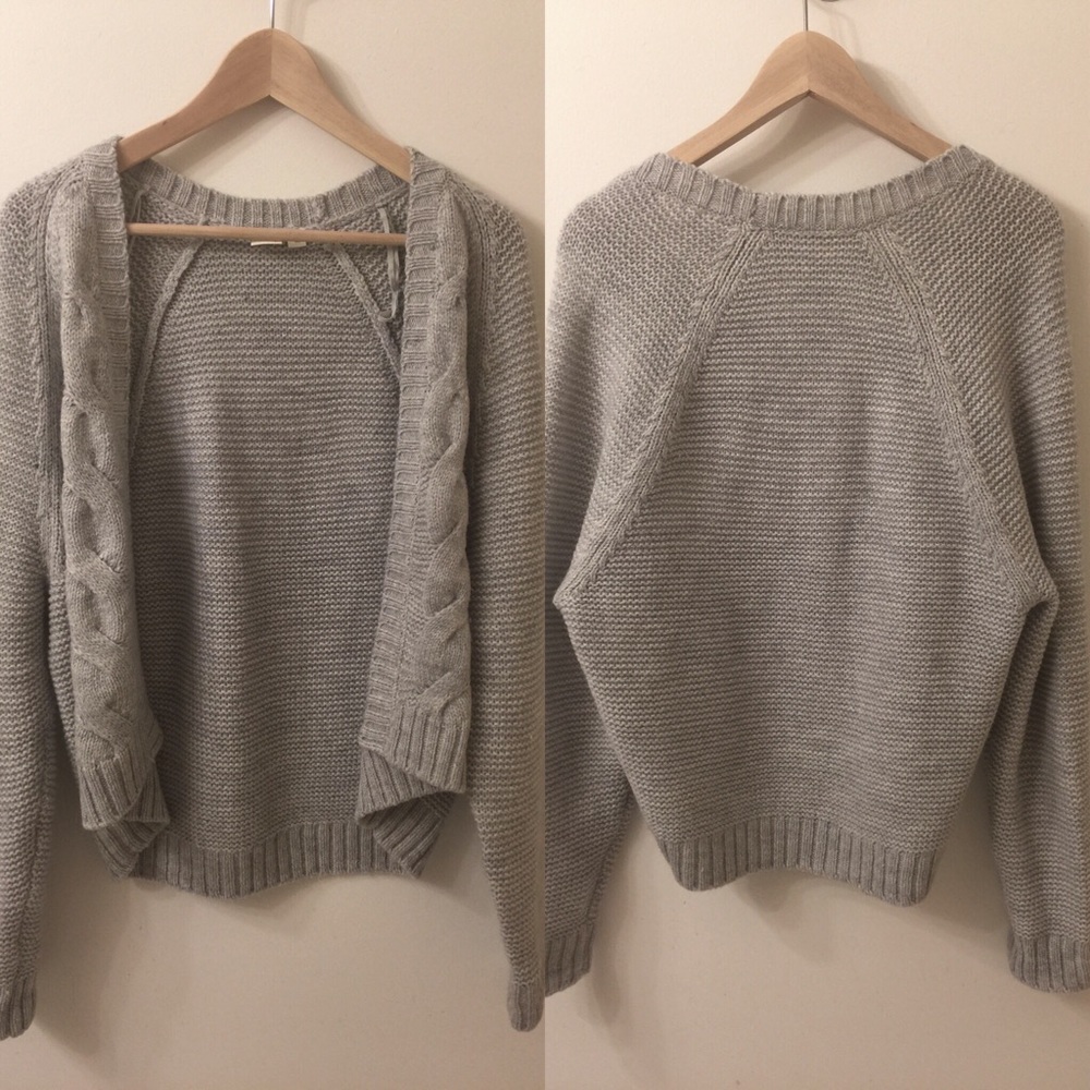SOLD Gap cozy cable knit shrug (XS)