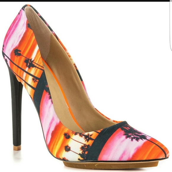 GX by Gwen Stefani Dweb Pumps - Picture 2 of 2