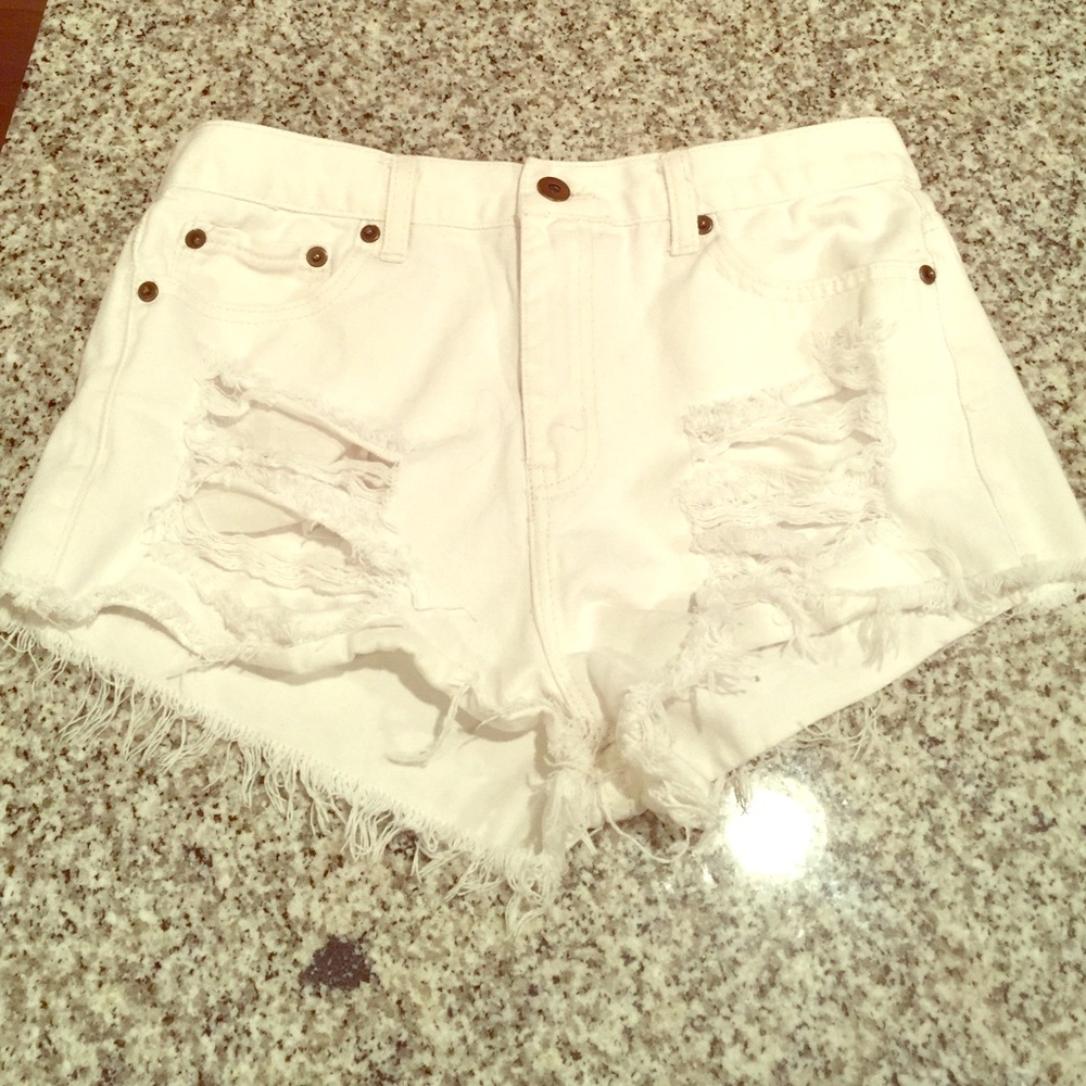 High waisted distressed white shorts