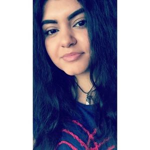 Meet your Posher, Cassandra