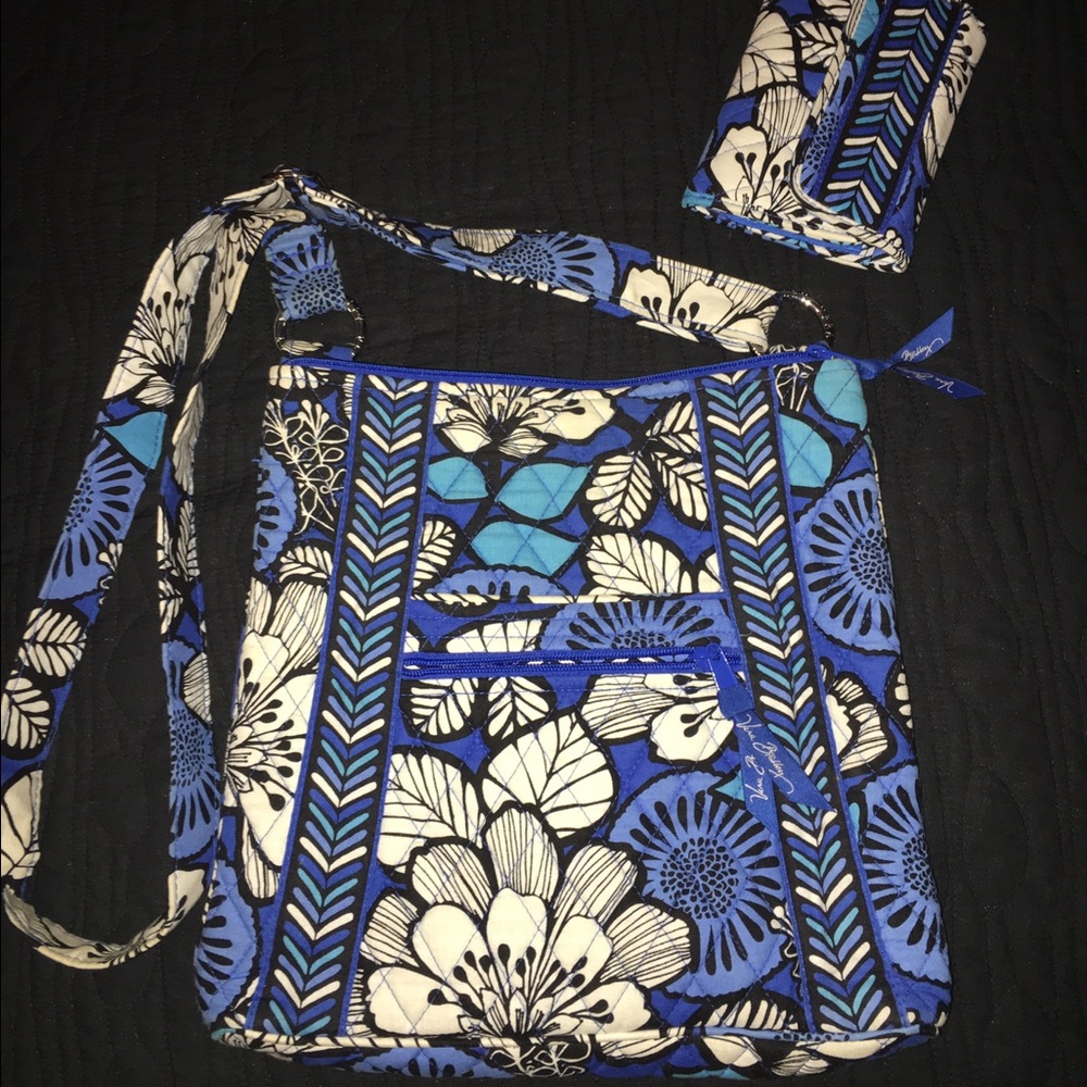 VeraBtadley Hipster With Matching Euro Wallet