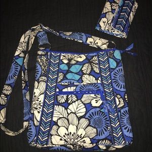 VeraBtadley Hipster With Matching Euro Wallet