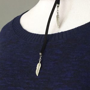 NWOT Feather necklace