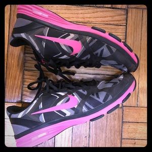 Nike Dual Fusion Women's Sneakers