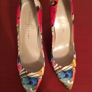 Tropical print pumps