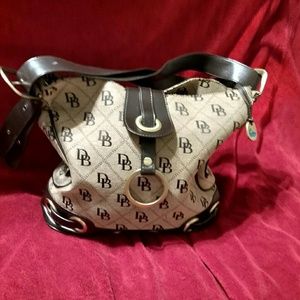 Medium brown purse