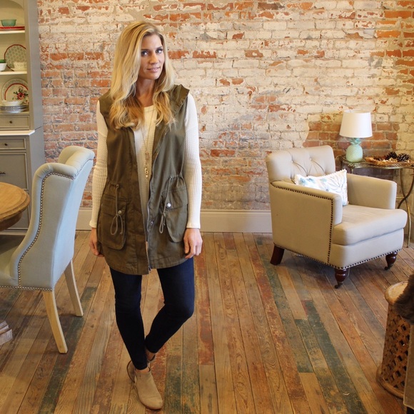 Olive hooded cargo vest - Picture 5 of 7