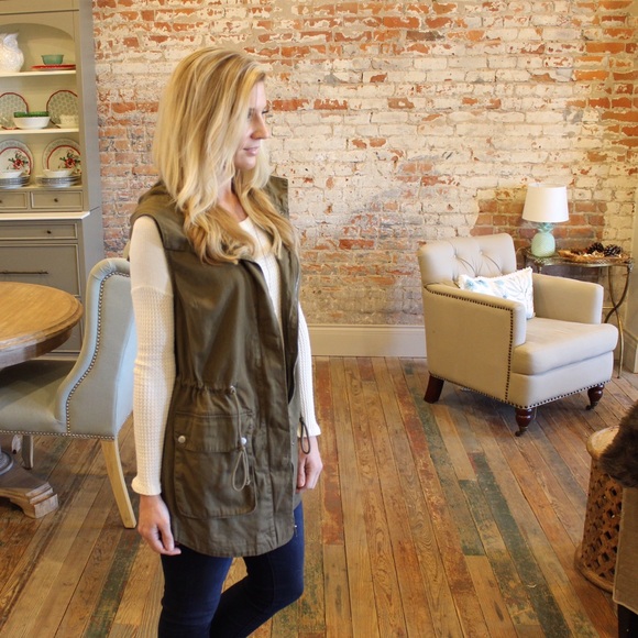 Olive hooded cargo vest - Picture 4 of 7