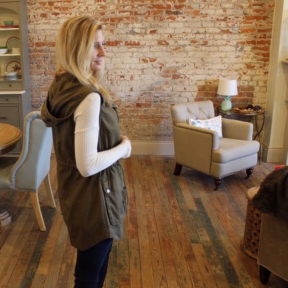 Olive hooded cargo vest - Picture 6 of 7