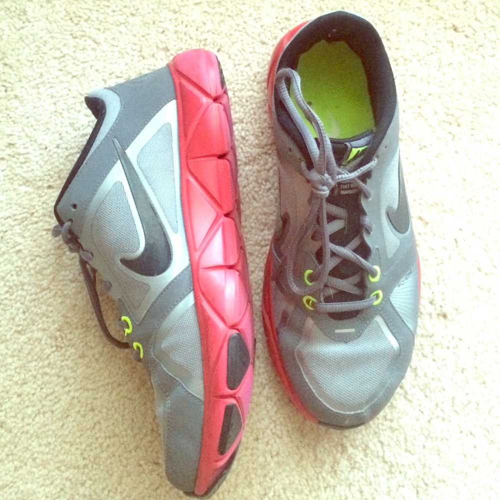 Nike womens flywire sz 7.5. Red/grey/black sneaker