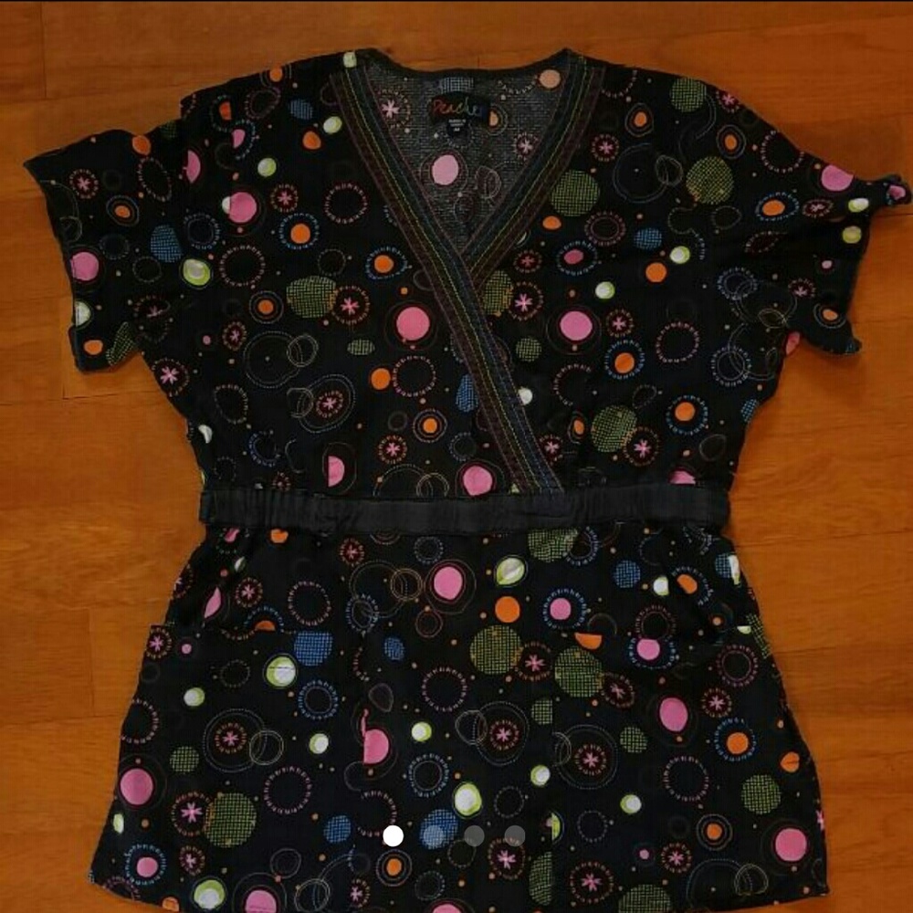*SOLD* Peaches Scrub Top