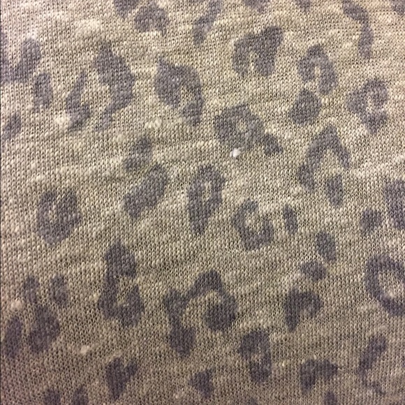 H & M Leopard Top - Picture 4 of 4