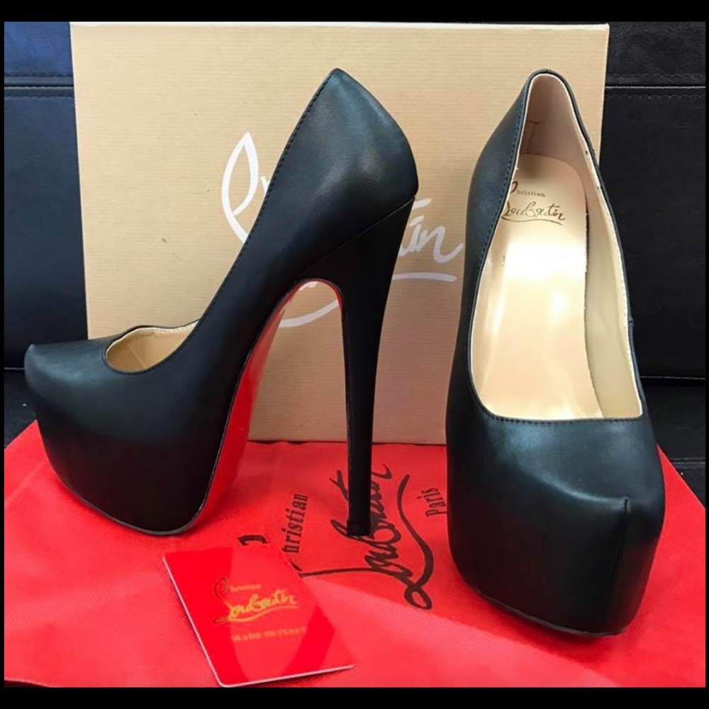 Red bottoms fashion shoes