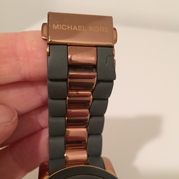MK 5465 runway gray and rose gold silicone watch. main image 6