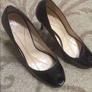 Kate Spade black patent open reel heel.. size 10