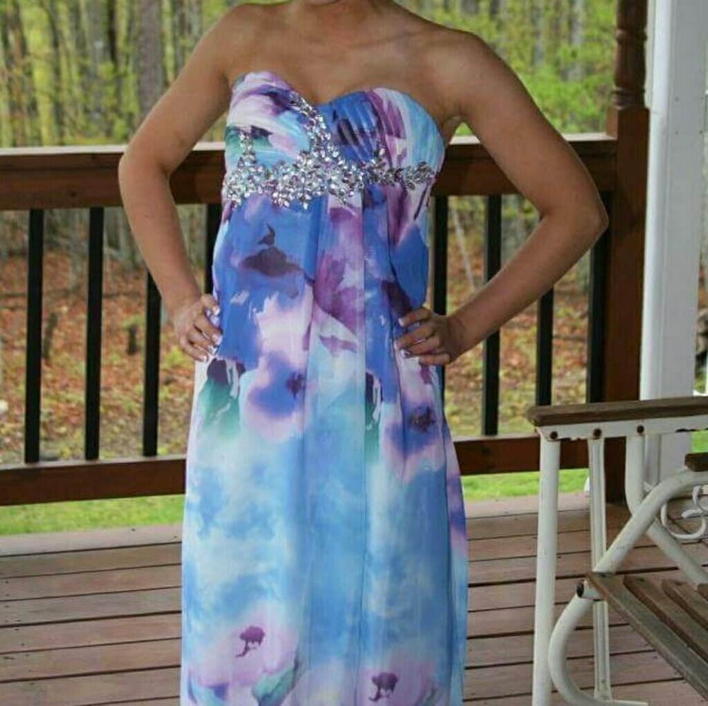 Prom dress - Picture 1 of 1