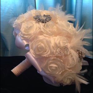 Beautiful bridal brooch bouquet