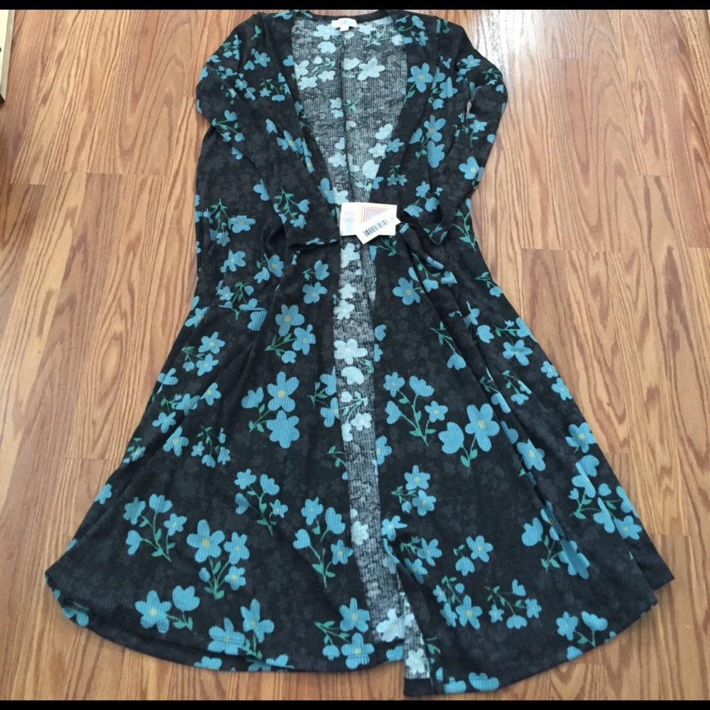 Beautiful LuLaRoe Sarah. NWT