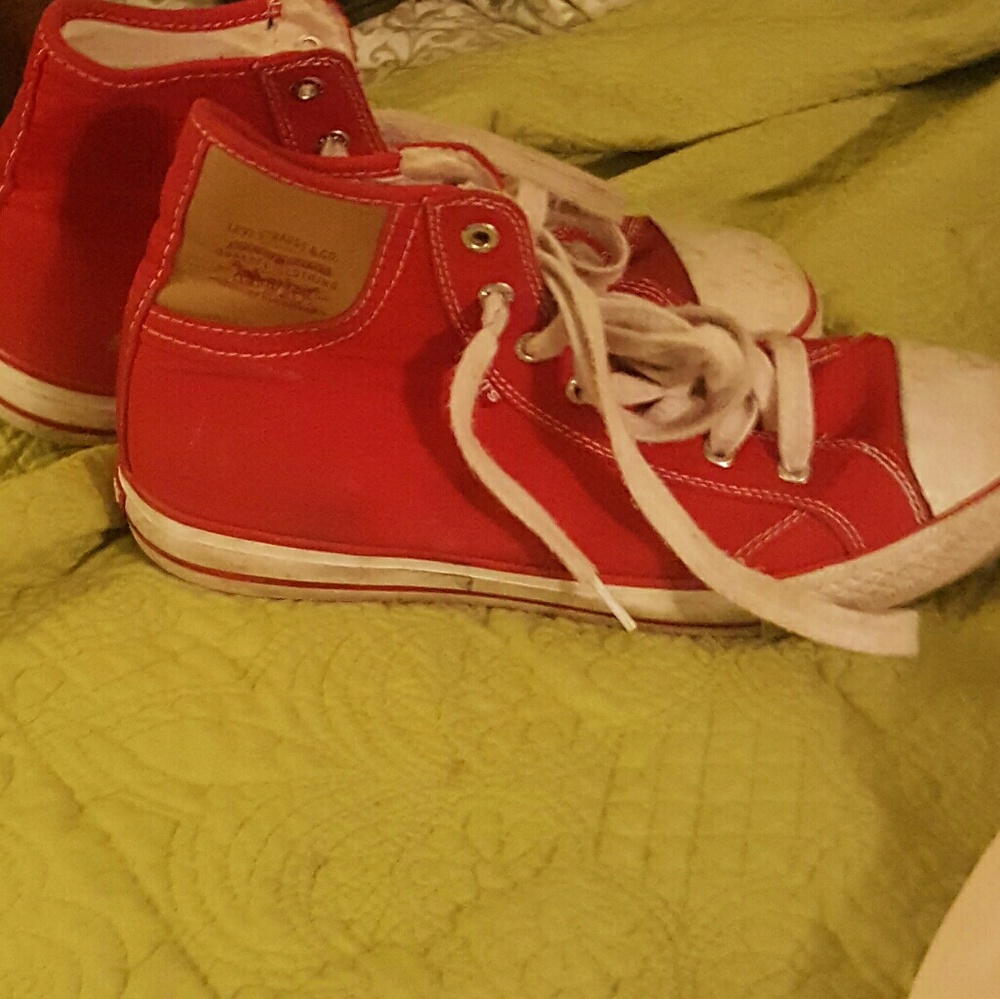 Red levis hitops size man 8.5