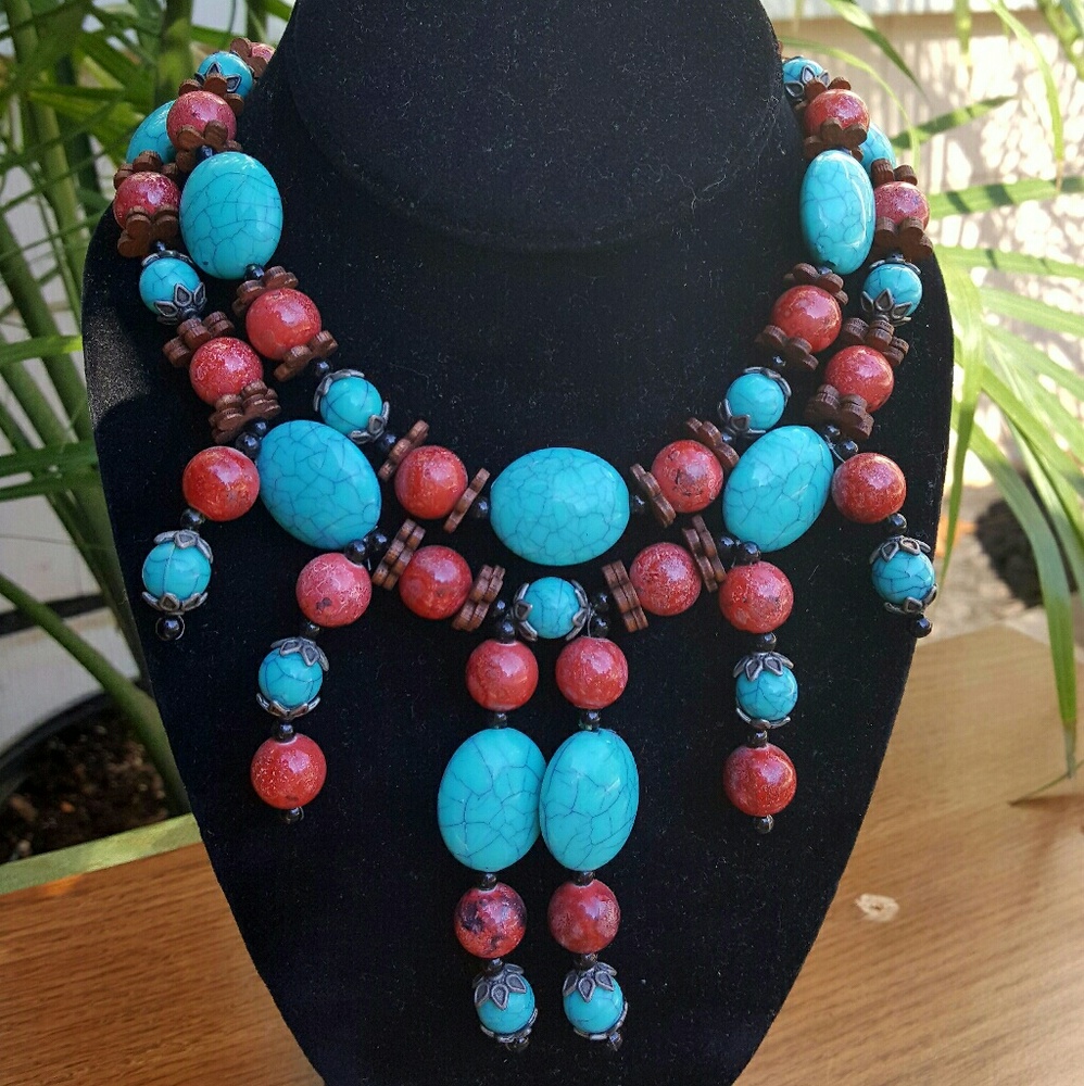 Two necklaces of simulated coral and tuquoise