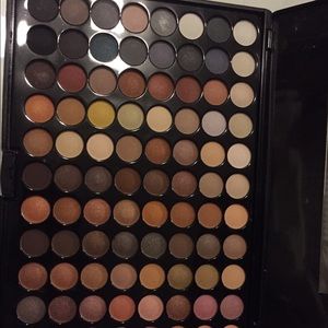 I have the makeup! 88 eyeshadow colors pallette