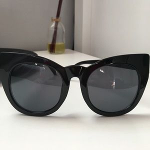 Round black cat eye sunglasses