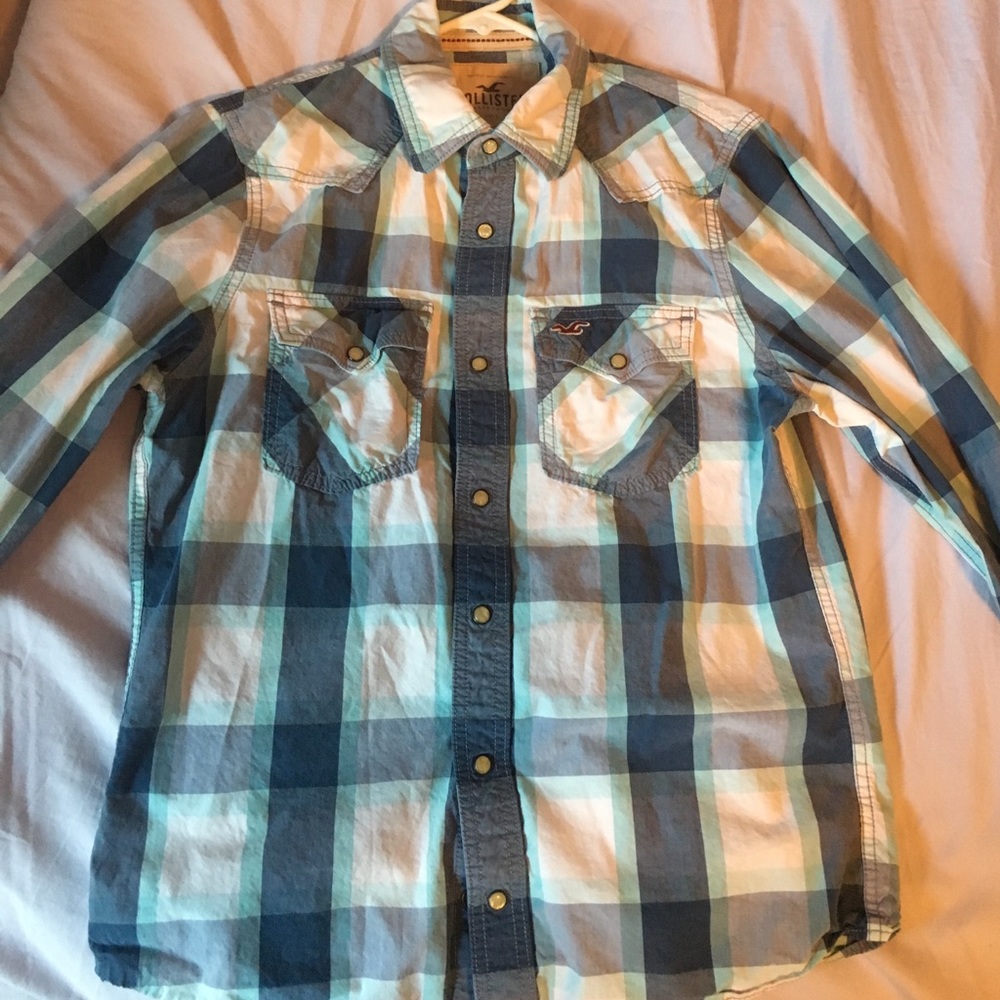 HOLLISTER PLAID BUTTON UP