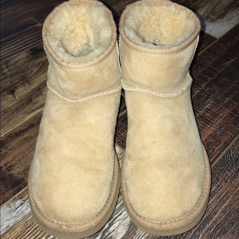 Tan Short Uggs