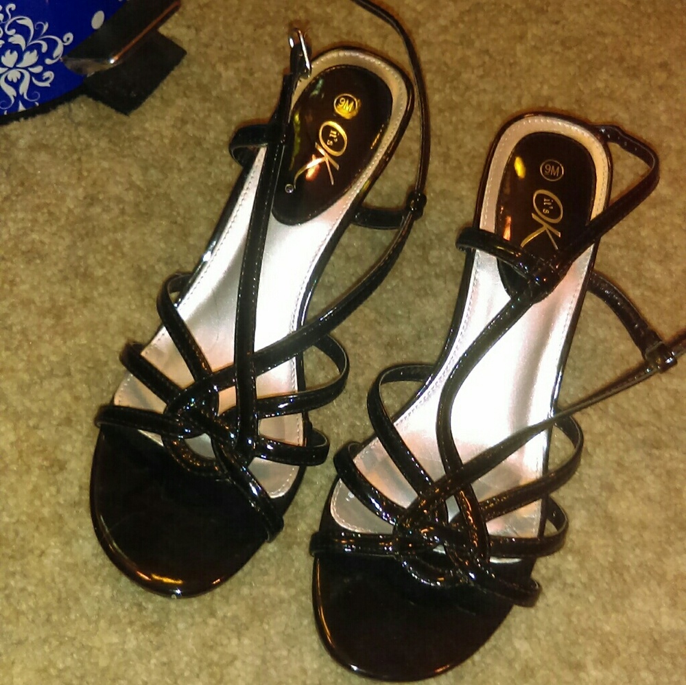 Black low heel open toed shoes