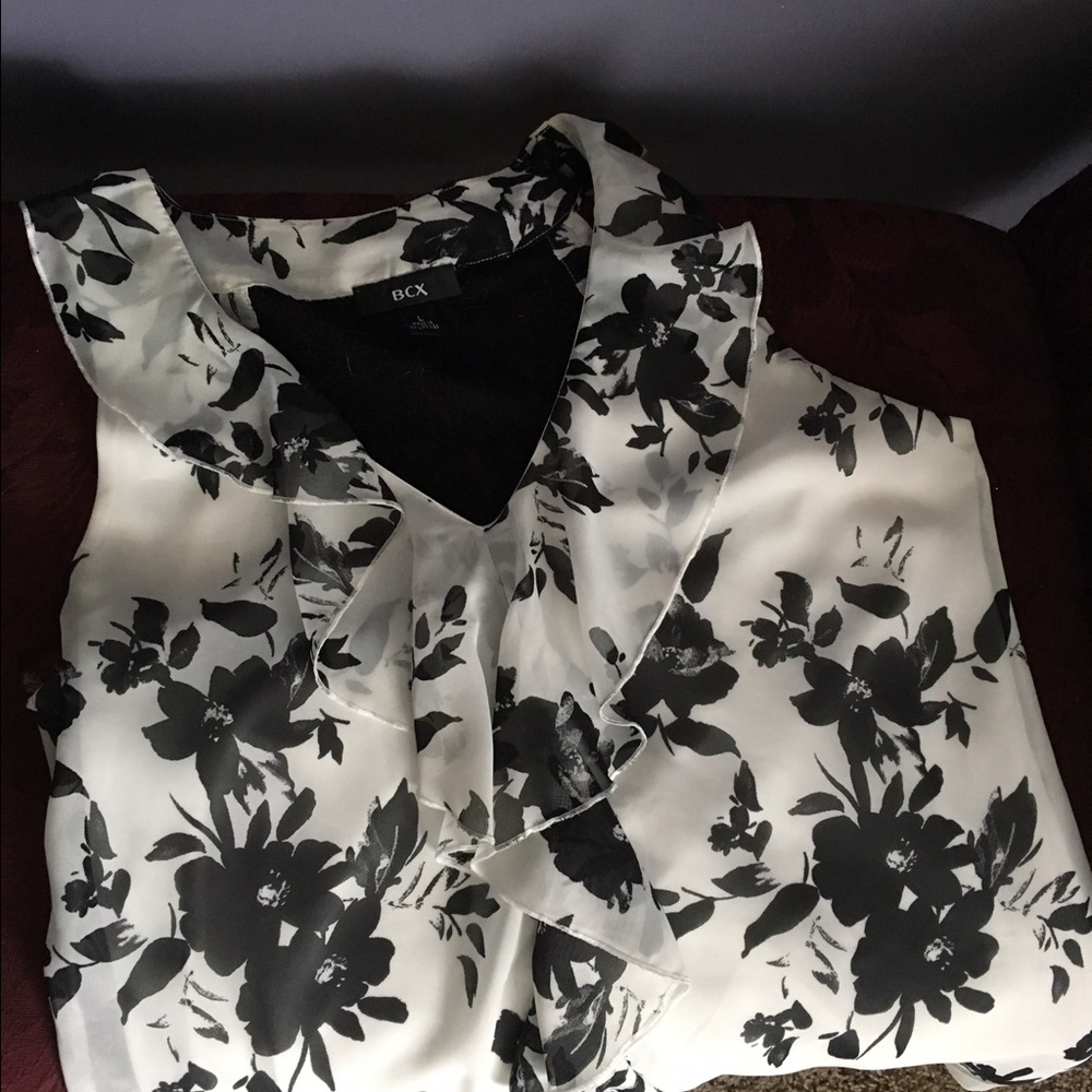 BCX size large. Sleeveless top