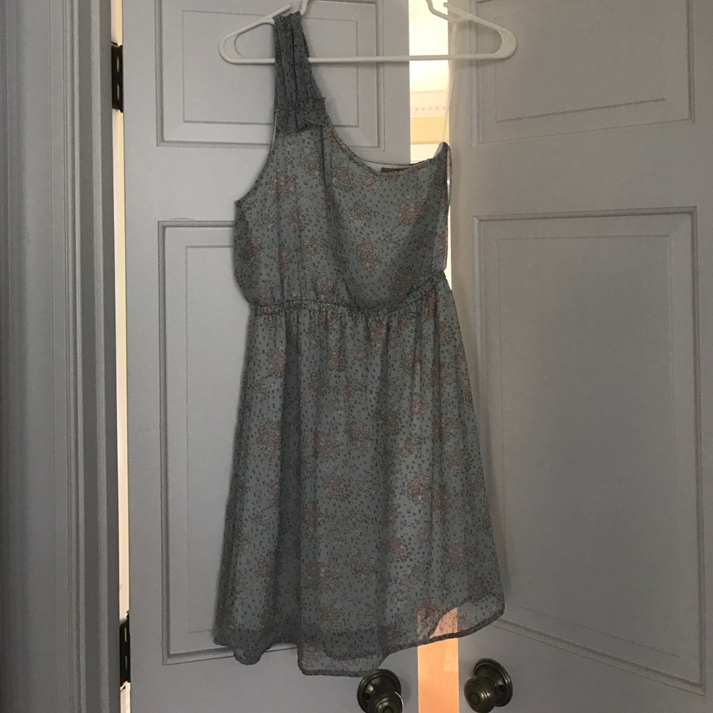 One shoulder dress