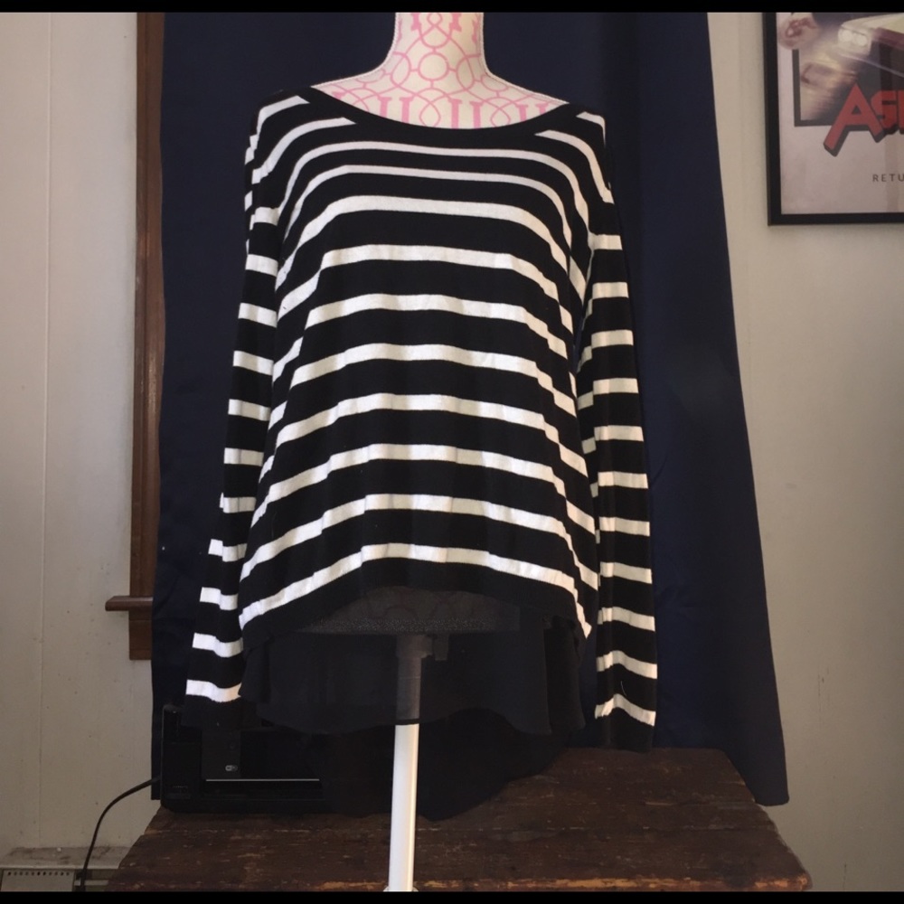 B&W Criss cross sweater blouse - torrid size 1.
