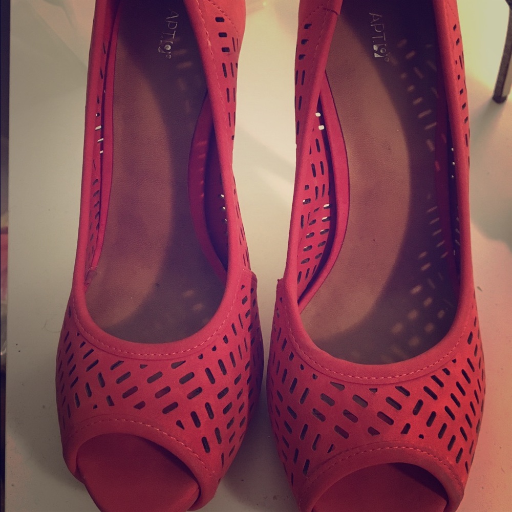 apt 9 suede coral heels PERFECT FOR SPRING/ SUMMER