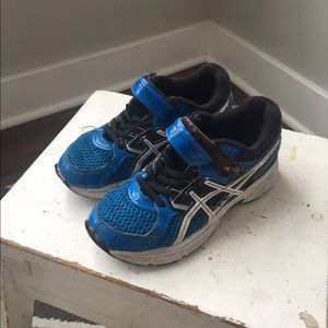 Asics k12 athletic shoes