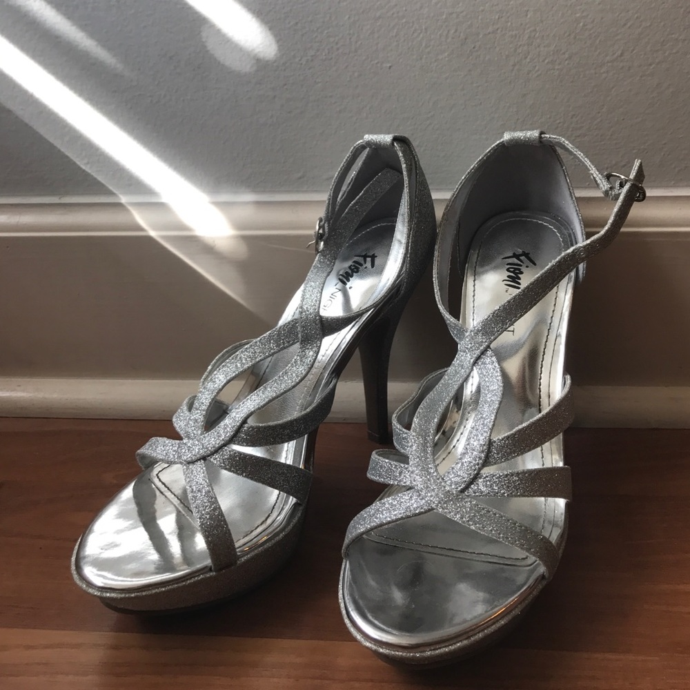 Sparkly silver pumps