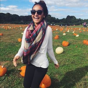 Meet your Posher, Gabriela