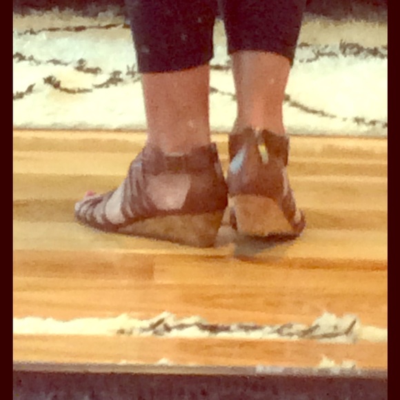 Sandals - Picture 3 of 4