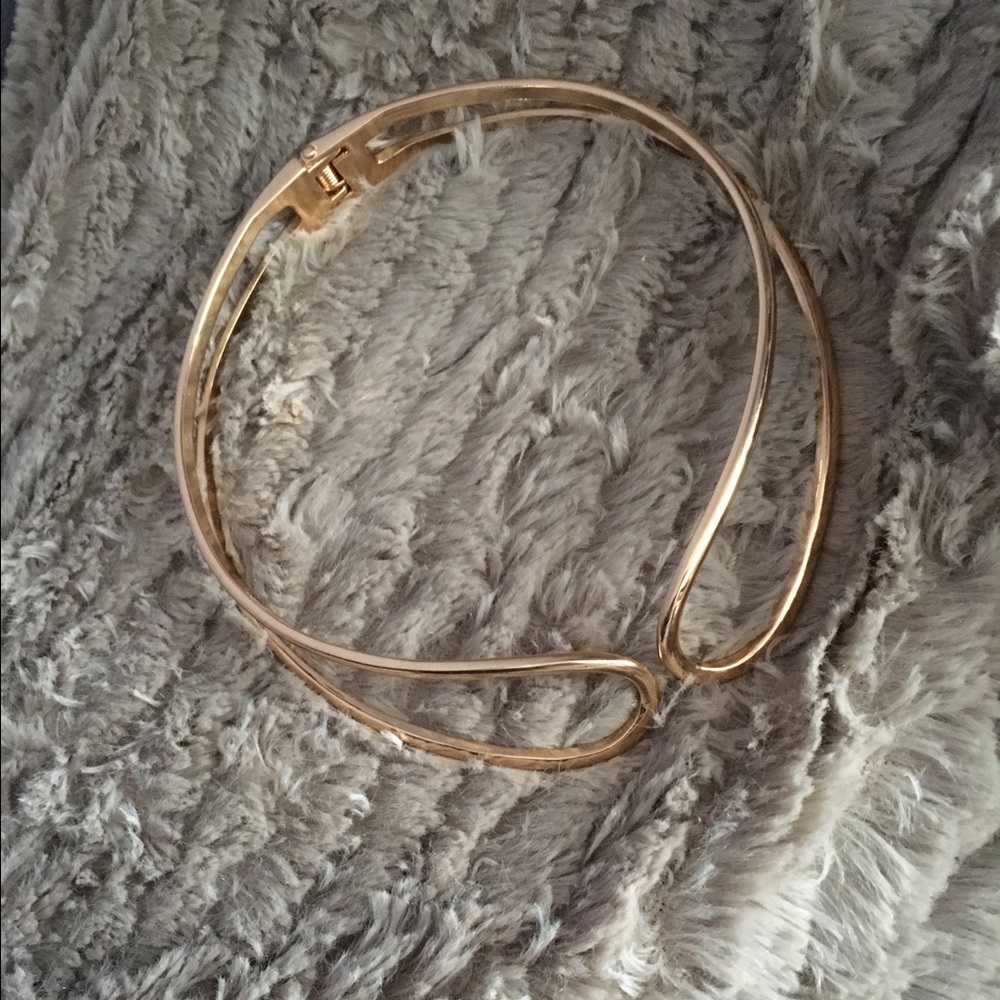 Choker necklace