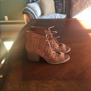 Tan open-toed boutique heels