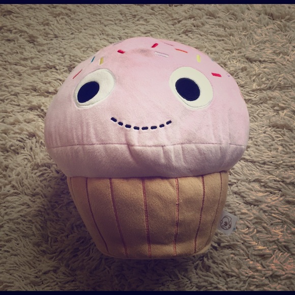 Kid Robot Cupcake Toy - Picture 1 of 2