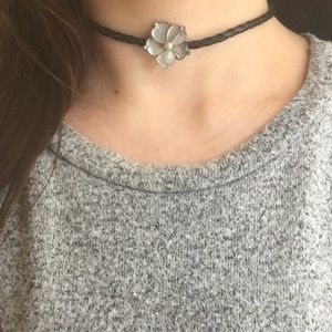 Flower choker