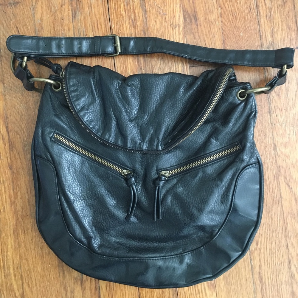 Black leather like shoulder bag in EUC