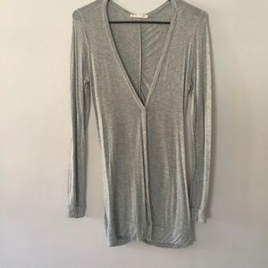 Long sleeve ruched top.